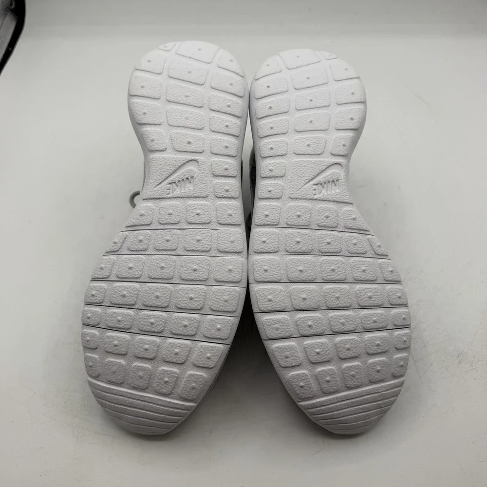 Nike Roshe One Running Shoes Youth Size 4 Y Wolf Grey White Sneakers 599728-033